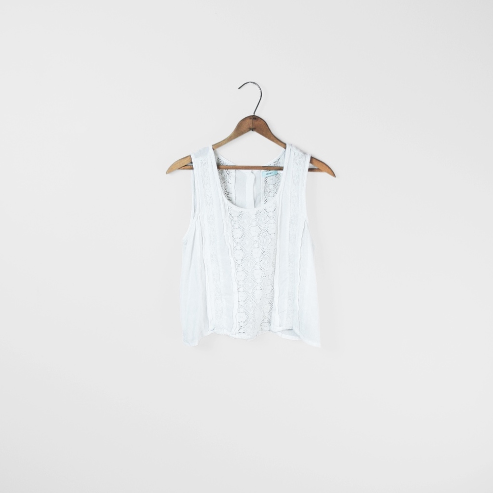 UO // White Lace Crop Top